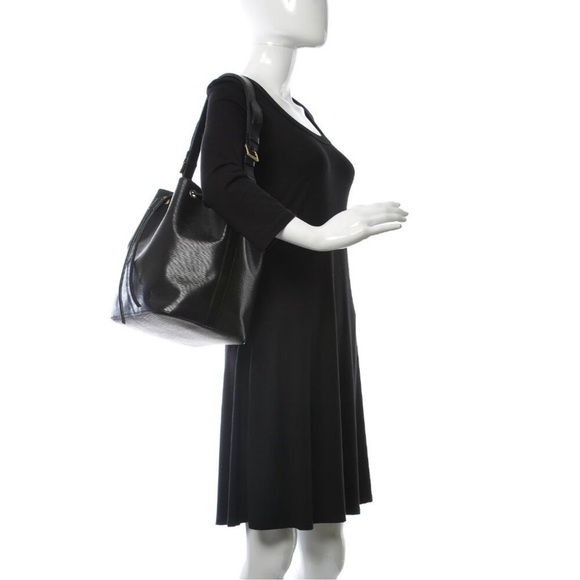 Authentic Louis Vuitton Epi Petit Noe Leather
Shoulder Bag - Picture 7 of 13